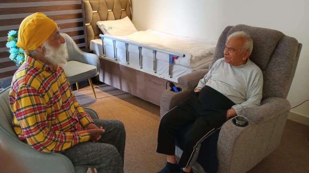 Dementia residents listening to music at Gracias Living