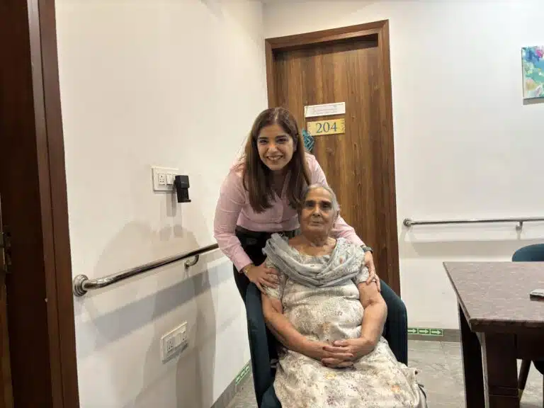Caregiver assisting senior with dementia in a comfortable home setting in Delhi NCR