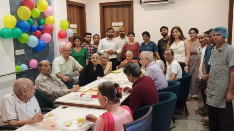 advantage and disadvantage of old age home in india